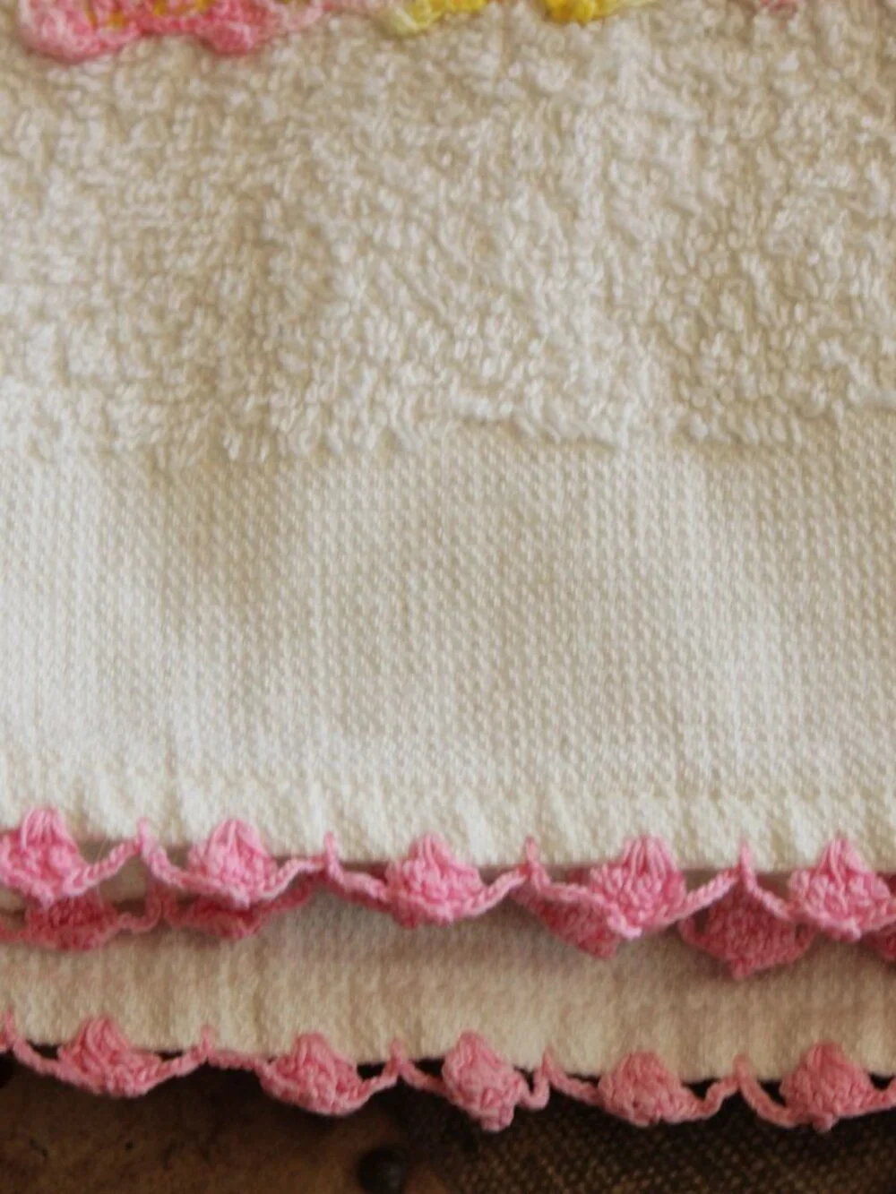 Vintage 1970s Bath Towel, Cone Terrycloth Towel With Crochet Flower Basket Pocke